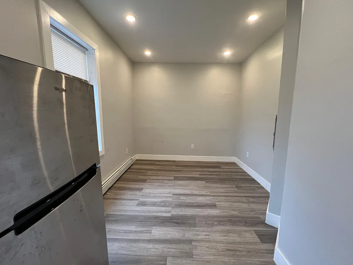 Building Photo - 18 Wright Ave #7E