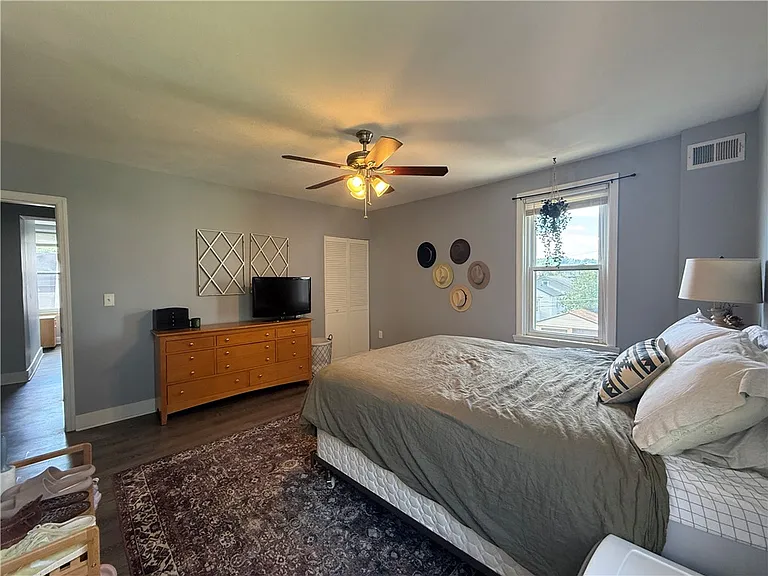 907 Spring Way — Photo 43