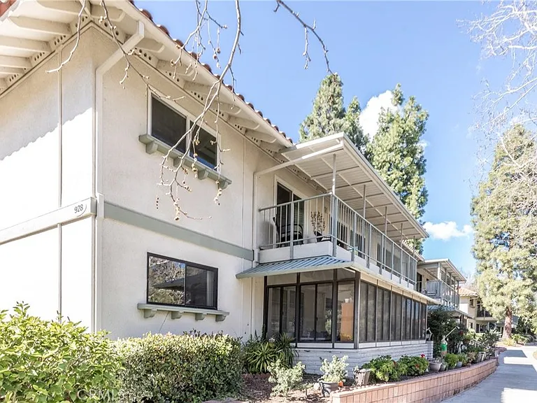 928 Avenue Majorca #O — Photo 10
