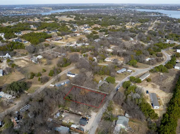 922 Pawnee Trl, Granbury, TX 76048