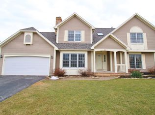 11 Churchview Ln, Pittsford, NY 14534