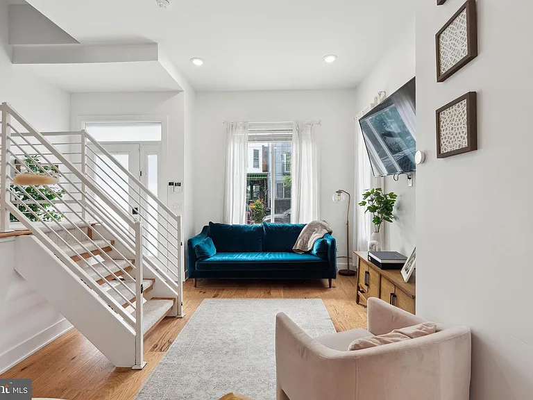 2224 Amber St #4 — Photo 9