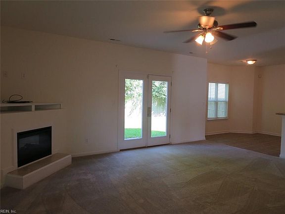 3rd image of 1644 Chesapeake Dr
