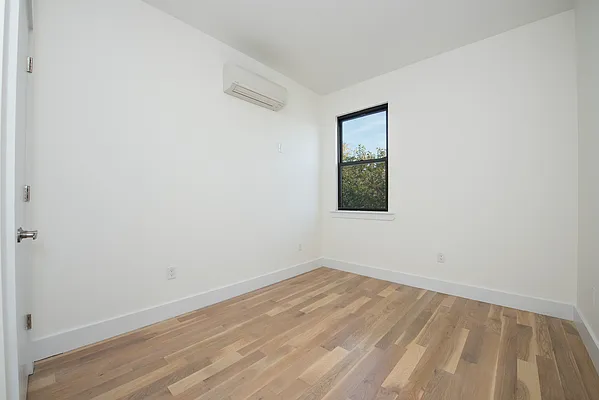 Rented by Bold New York | media 12