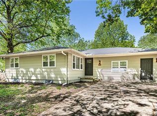 406 17th Ave N, Greenwood, MO 64034