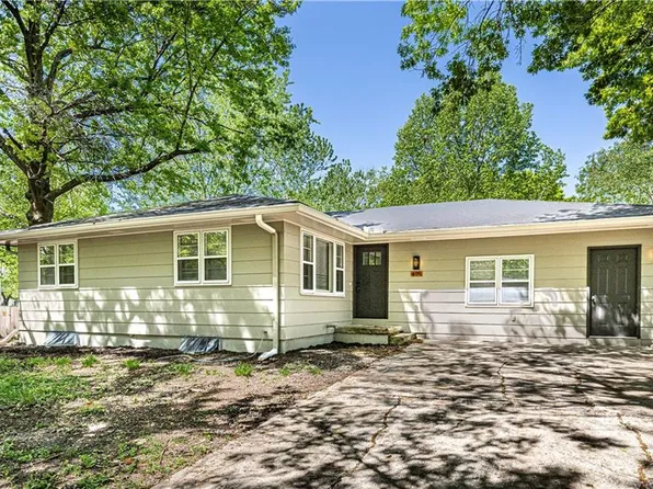 406 17th Ave N, Greenwood, MO 64034