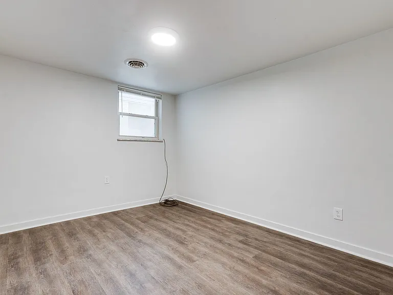 908 Penn St #FRONT — Photo 11