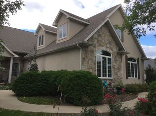 8203 Golf Course Dr, Neenah, WI 54956