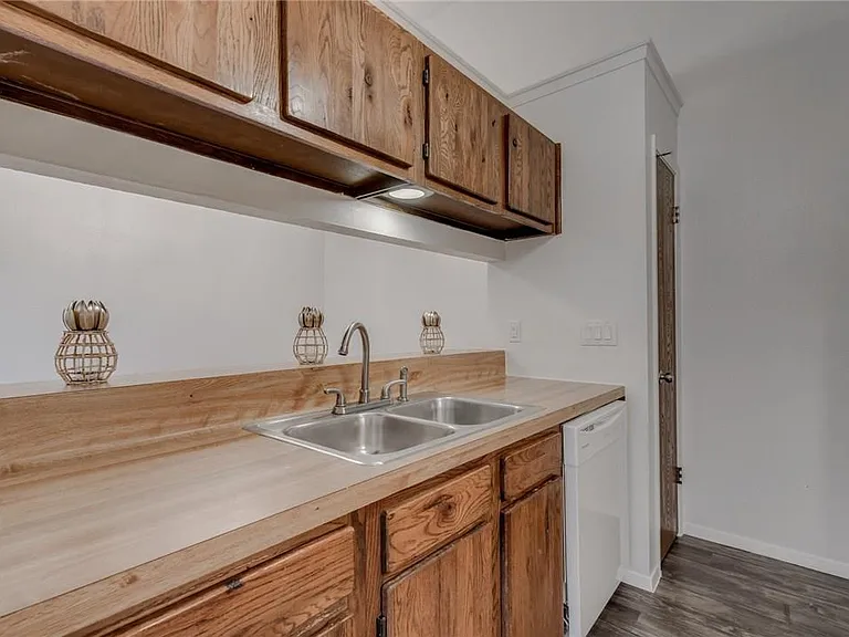11405 Walnut Ridge Dr #B — Photo 10
