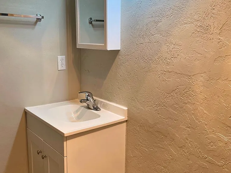 2705 Oak St #15 — Photo 9