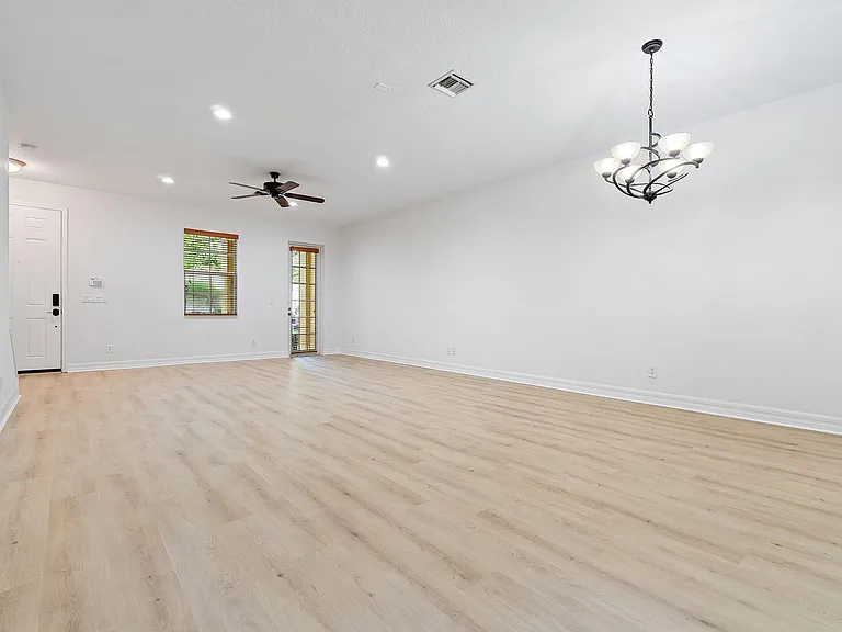 150 Lismore Ln — Photo 11