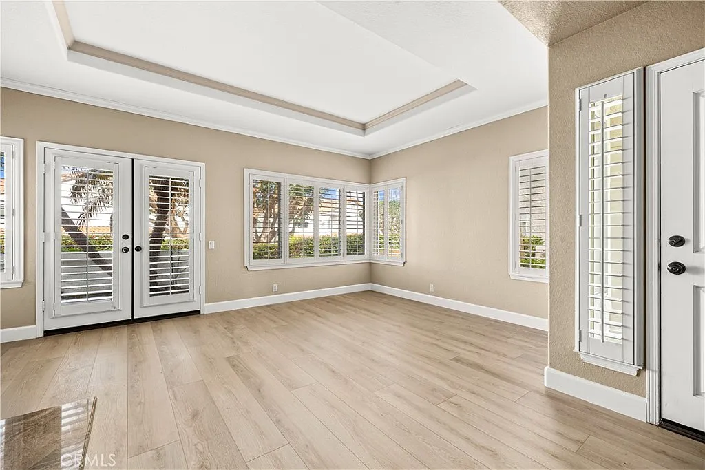 2 bed, 1045 sqft, $4,500 — Photo 4