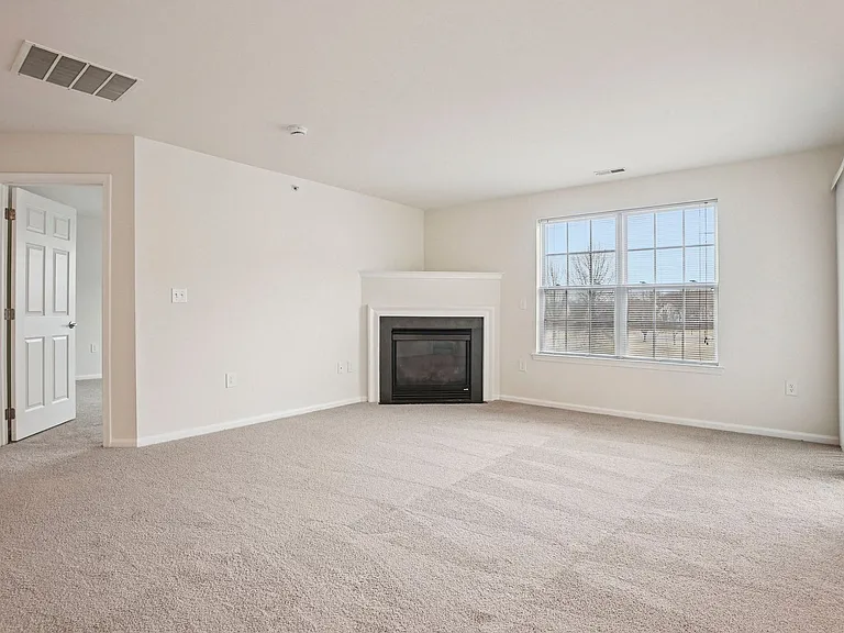 The Apartments At Weatherby — Photo 33