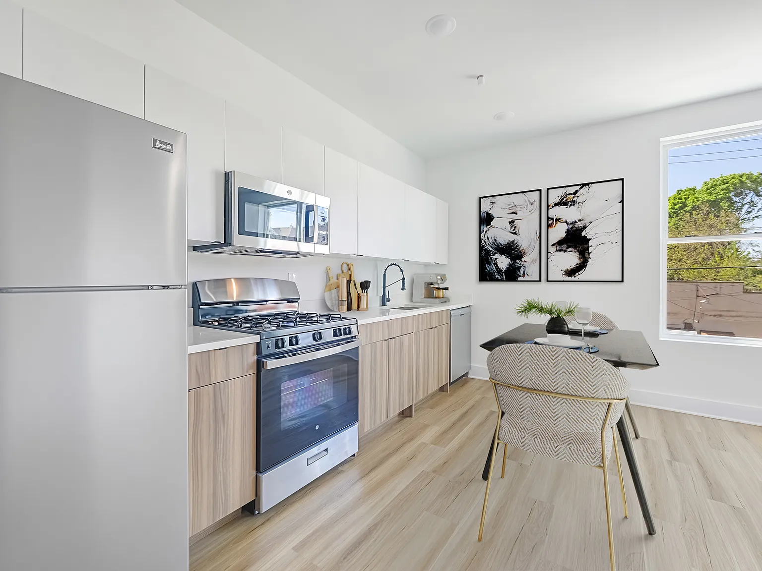 Studio, 380 sqft, $1,825 — Photo 1