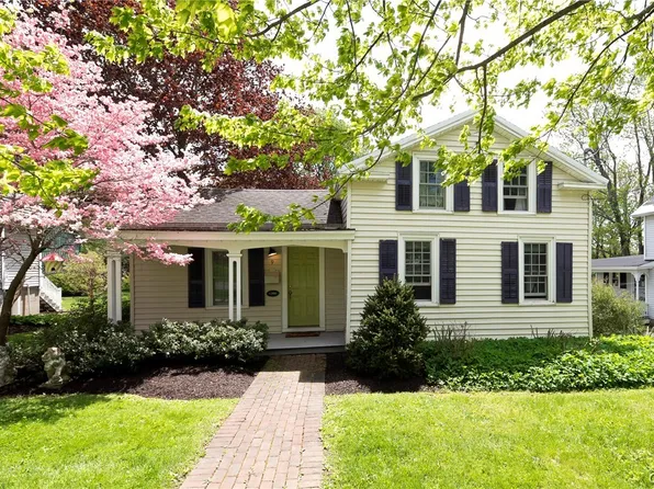 9 W Elizabeth St, Skaneateles, NY 13152