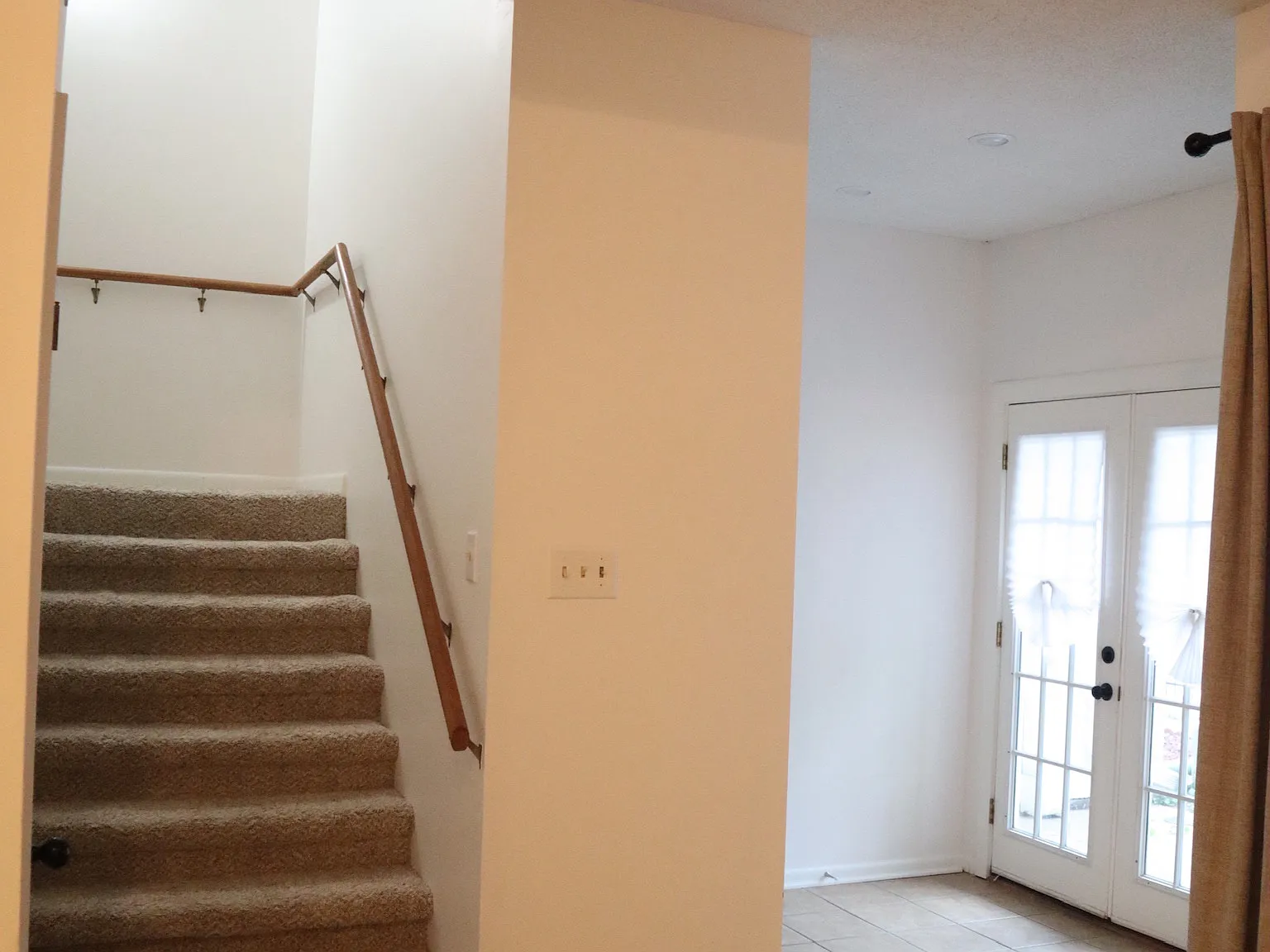 305 Halcott Dr — Photo 4