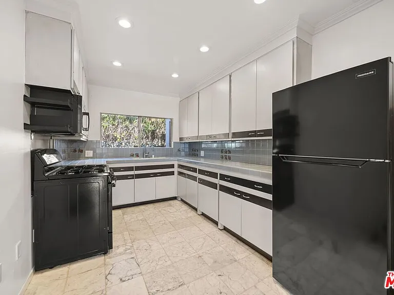1538 N Mariposa Ave — Photo 7