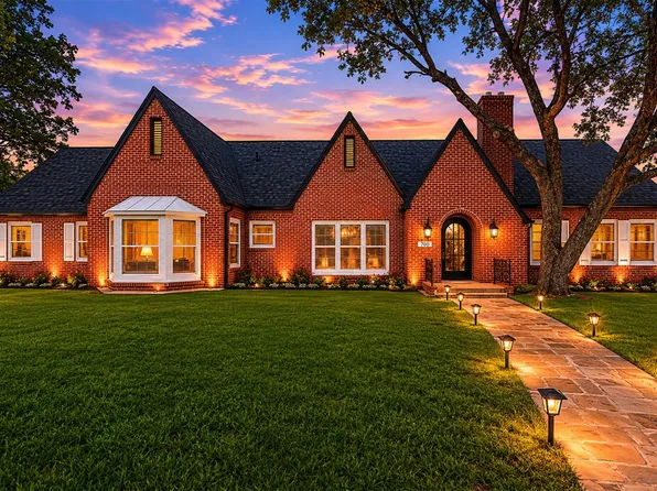 700 Jackson Ave, Mc Gregor, TX 76657