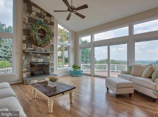 17950 Stoneleigh Dr, Round Hill, VA 20141