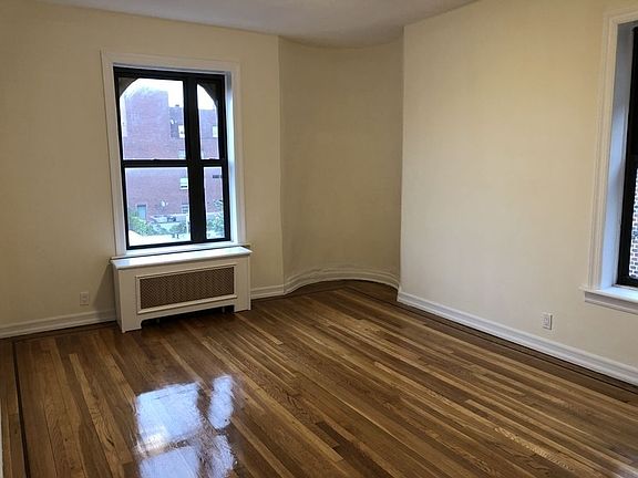 2nd image of 848 E 28th St APT D9