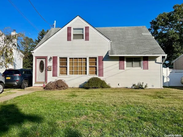 2107 Beech Street, Wantagh, NY 11793