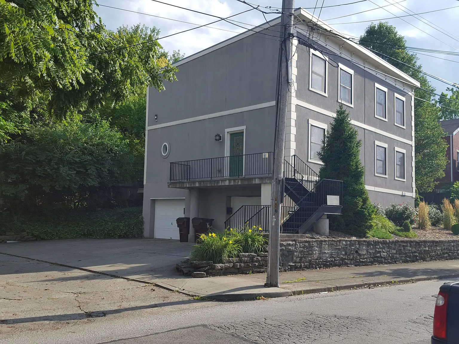 1 bed, 1.5 bath, 1500 sqft, $1,300 — Photo 3