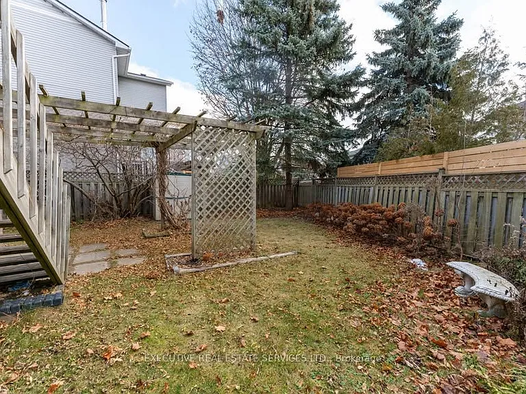 11 Upland Dr #UPPER — Photo 36