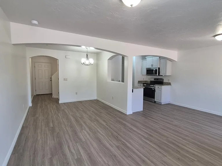 1000 E Bluffview Dr #118 — Photo 7