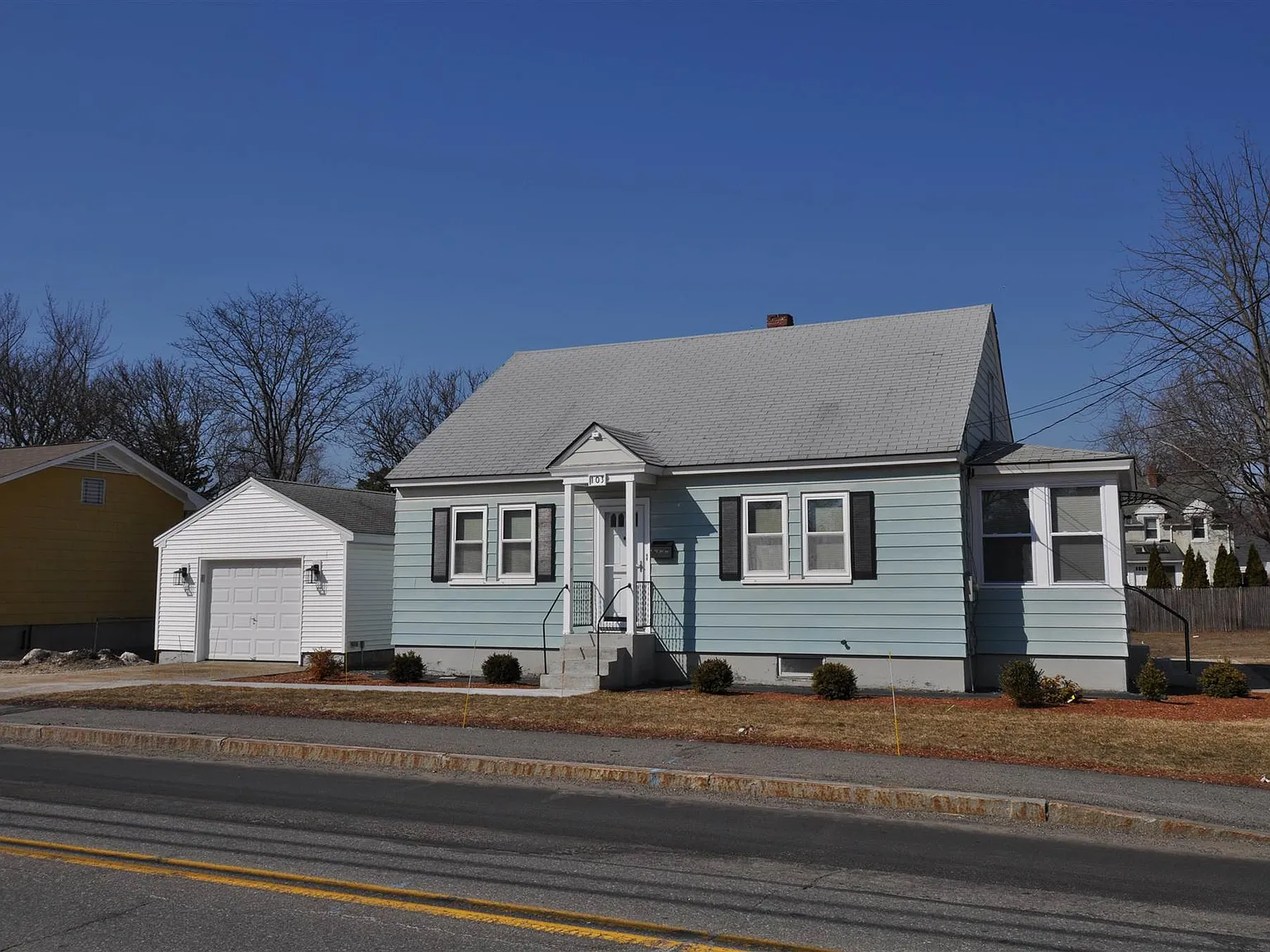 2 bed, 1.0 bath, 924 sqft, $2,695 — Photo 2