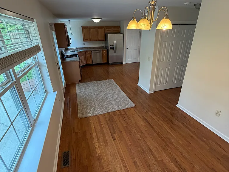 212 Jeffrey Ln — Photo 8