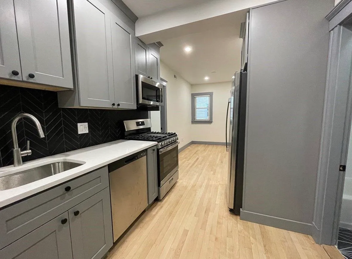 4 bed, 1200 sqft, $3,900 — Photo 2