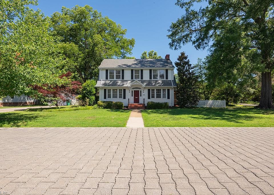 1st image of 209 Randolph Cir