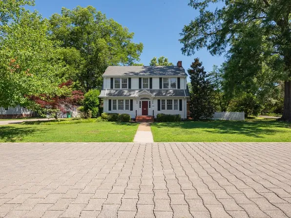 209 Randolph Cir, Ashland, VA 23005