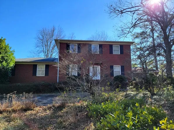 102 Amherst Dr, Greenwood, SC 29649
