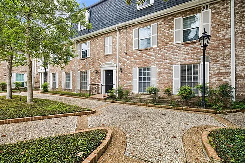 357 N Post Oak Ln Photo 1