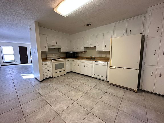 2nd image of 400 N Green St #B