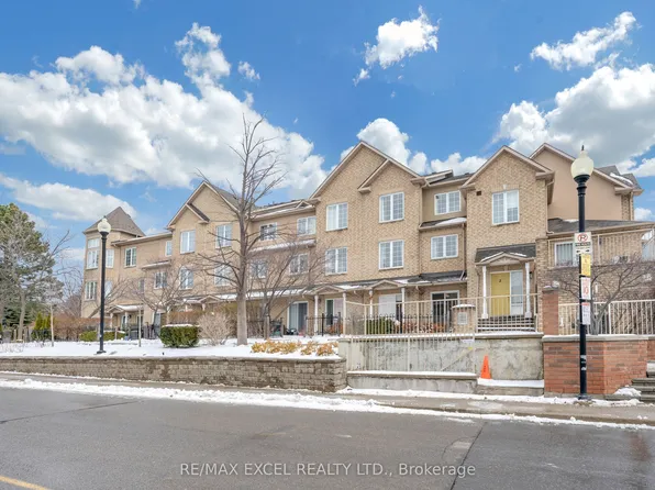 10 Cox Blvd #3, Markham, ON L3R 4G2
