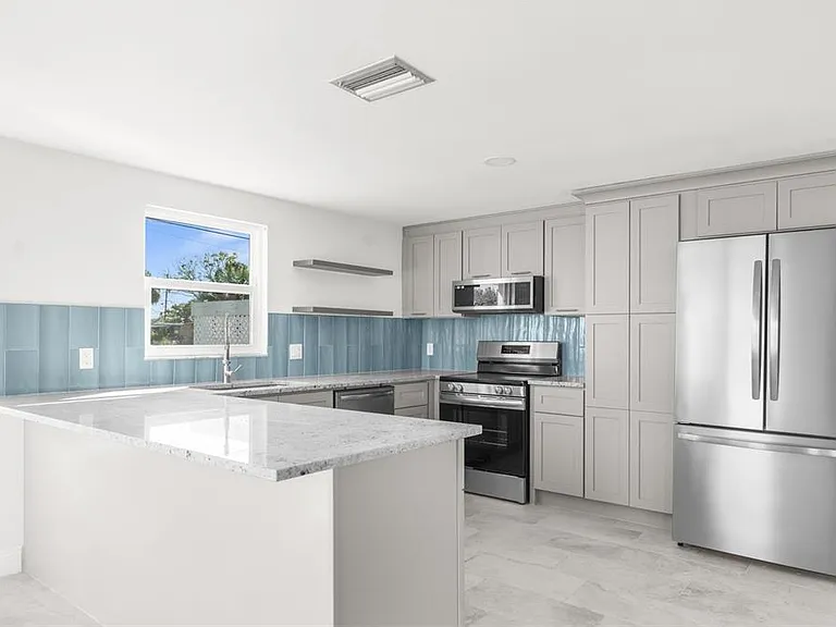 13726 Michelle Ave — Photo 1
