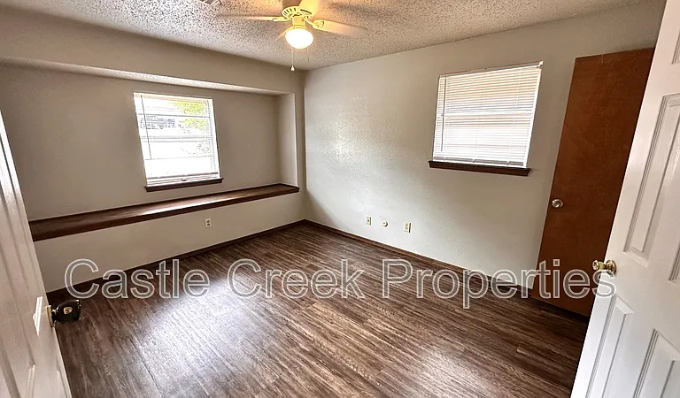 5305 Brookdale Dr — Photo 8