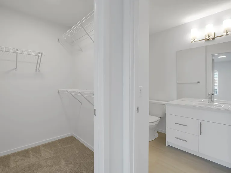 5243 21a Ave SW — Photo 29