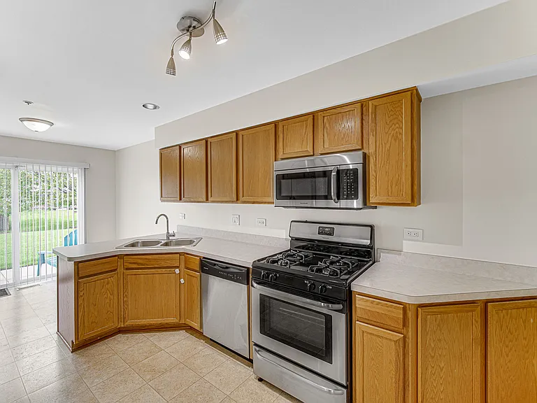 2588 Dickens Ct — Photo 5