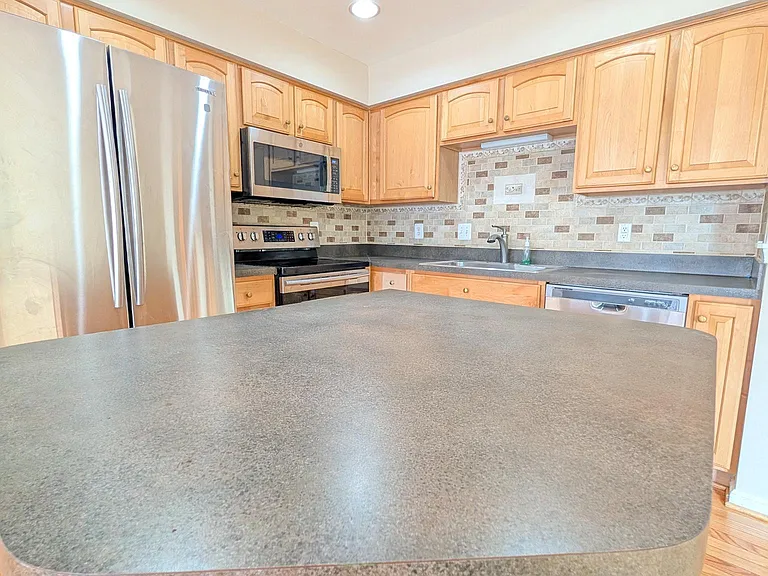 211 Shirley Sq SE — Photo 13