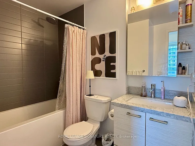 2221 Yonge St #3909 — Photo 12