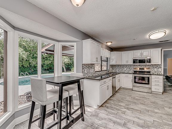 4th image of 8330 Royalwood Dr