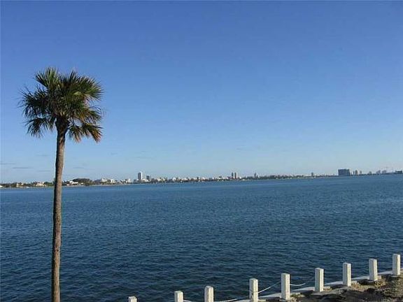 4th image of 11930 N Bayshore Drive N #706