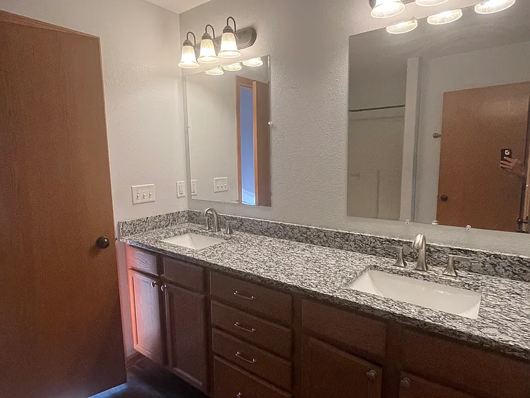 235 N Park Ridge Rd — Photo 11