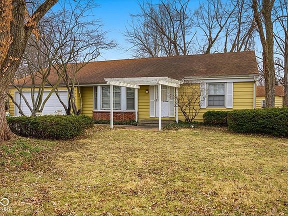 2nd image of 1576 Crest Dr