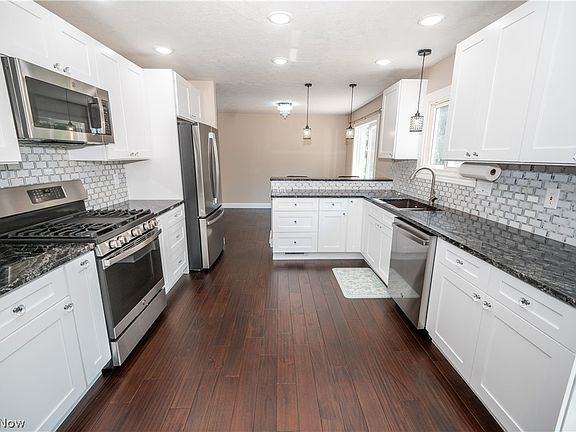 3rd image of 38610 Wood Rd