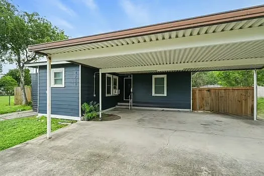 4714 Queen Dr — Photo 2