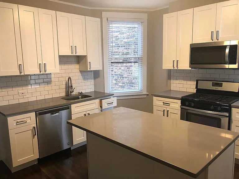 1726 N Honore St #2 — Photo 4